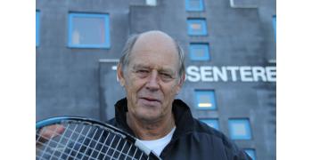 Bandy-, fotball- og tennisnestor Per Fredrik Wright 80 år i julen